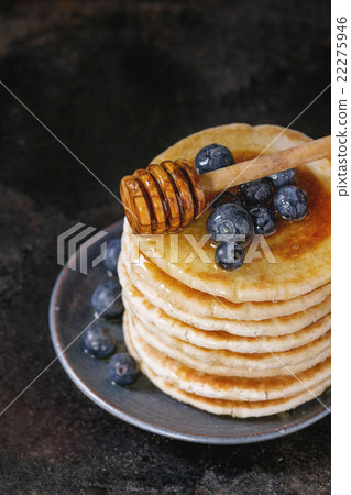 Pancakes with fresh blueberries Pancakes with fresh blueberries 22275946