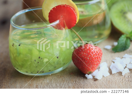 juice kiwifruit with strawberry juice kiwifruit with strawberry 22277146