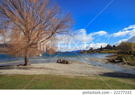 beautiful scenic of lake wanaka in new zealand beautiful scenic of lake wanaka in new zealand 22277281