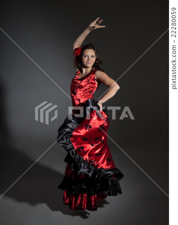 Young woman dancing flamenco 22280059