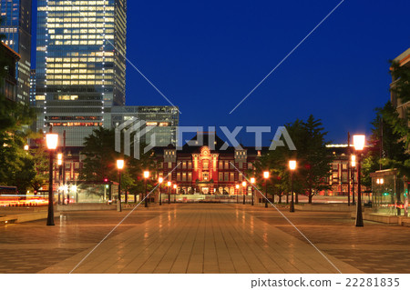 Ryouki-dori and Tokyo station Marunouchi entrance station building 22281835