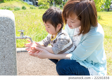 Families playing in the park Families playing in the park 22281838