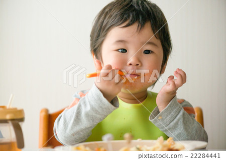A boy who eats 22284441