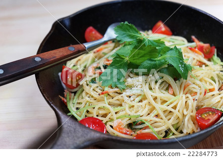 Cherry shrimp and mituba pasta 22284773