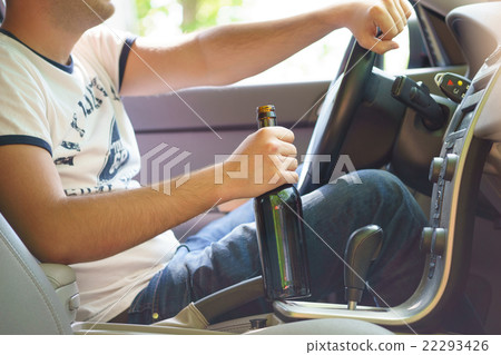 Man drinking beer while driving the car. 22293426