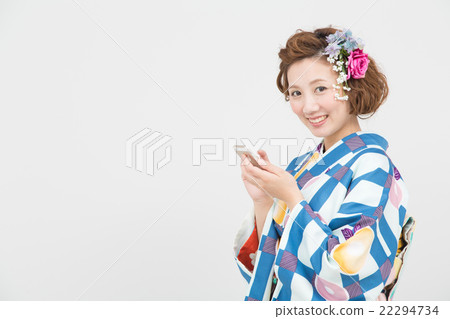 Kimono woman who operates smartphone Kimono woman who operates smartphone 22294734