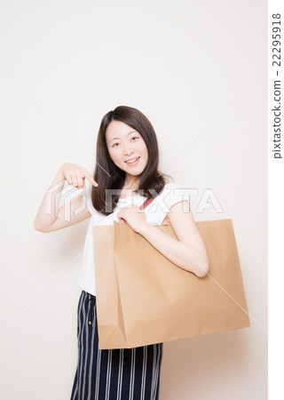shopping woman 22295918