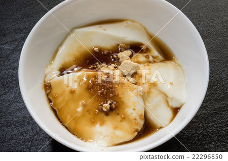 Soy milk sweet tofu flower (Tolfera) Dessert of soybean milk agar Soy milk sweet tofu flower (Tolfera) Dessert of soybean milk agar 22296850