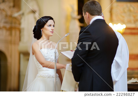 Bride and groom during a wedding ceremony Bride and groom during a wedding ceremony 22298827