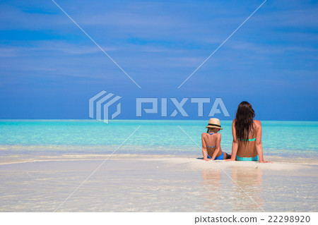 Little girl and young mother during beach vacation 22298920