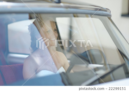 Beautiful young bride portrait in a wedding car 22299151