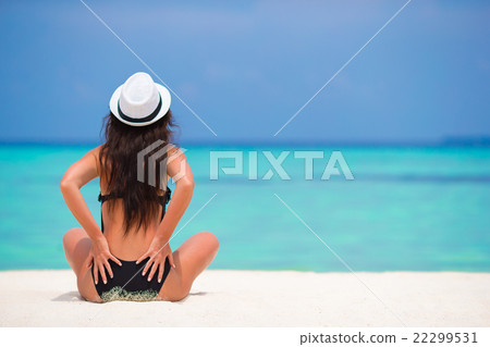 Healthy young woman meditating on the beach Healthy young woman meditating on the beach 22299531
