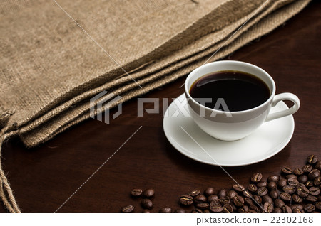 A cup of coffee and a hemp bag and a coffee bean sandwiched between it and a classic A cup of coffee and a hemp bag and a coffee bean sandwiched between it and a classic 22302168