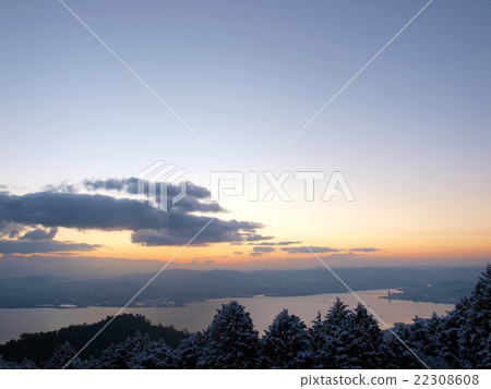 Sunrise scene of Lake Biwa from mount Hiei/Shiga,J Sunrise scene of Lake Biwa from mount Hiei/Shiga,J 22308608