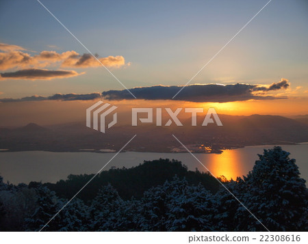 Sunrise scene of Lake Biwa from mount Hiei/Shiga,J Sunrise scene of Lake Biwa from mount Hiei/Shiga,J 22308616