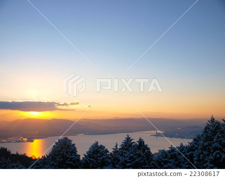 Sunrise scene of Lake Biwa from mount Hiei/Shiga,J Sunrise scene of Lake Biwa from mount Hiei/Shiga,J 22308617