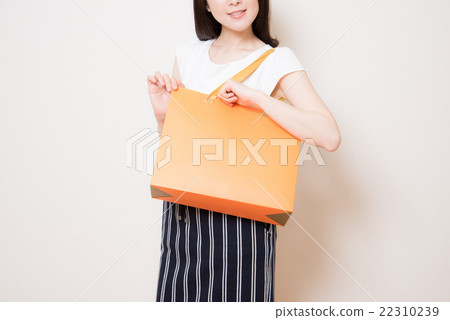 shopping woman 22310239
