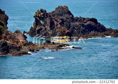 Pilgrim boats traveling around Gokojima, overlooking the observation deck above Kanazawa, Noto gumi · gumi gate (3) 22312762