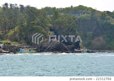 Kanazawa · Noto gang · gull watching from the giant monkey cruise boat (1) 22312768