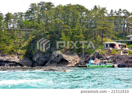 Kanazawa · Noto gang · Girls' cruise boarding pleasure boat and a happy cancer bridge (aka Amamono garden estuary bridge) 22312810