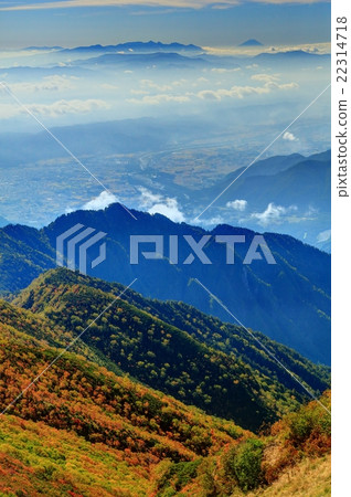 The ridges of autumnal leaves and the Yatsugatake / Mt. Fuji distant view from the Northern Alps · Ogatake The ridges of autumnal leaves and the Yatsugatake / Mt. Fuji distant view from the Northern Alps · Ogatake 22314718