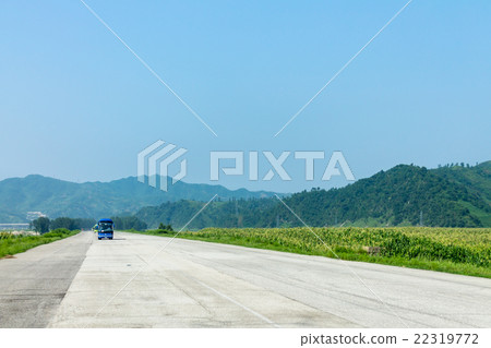 road from Pyongyang to Kaesong 22319772