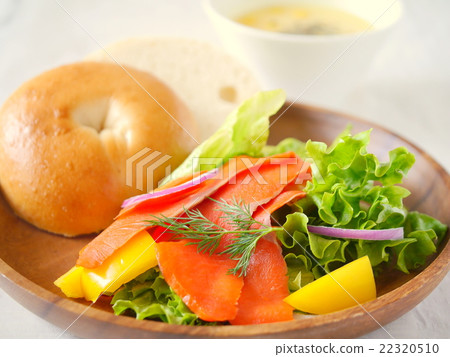 Bagel lunch (horizontal position) Bagel lunch (horizontal position) 22320510