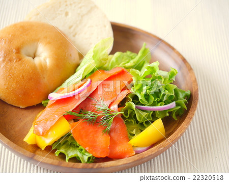 Bagel lunch plate (right space) 22320518