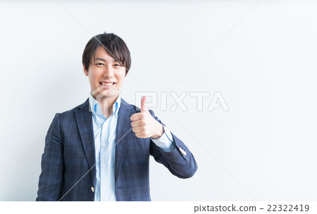 30多歲至中年的日本男性,展現出補習班老師或商人的可信賴與開朗 30多歲至中年的日本男性,展現出補習班老師或商人的可信賴與開朗 22322419