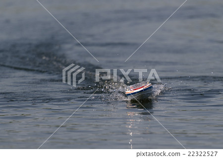 Running radio controlled boat 22322527