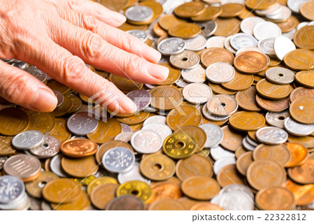 Senior hand massive coin money money photo money savings massive Japanese coin currency Japanese coin 22322812