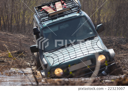 Suzuki Jimny crossing water obstacle 22323007
