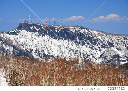 Late snow from the lazy mountain Spring mountain mountain which grew melting 22324282