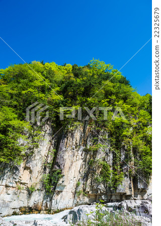 彩繪的岩石和新鮮的綠色景觀(南海道郡,南會津郡,福島縣)截至2016年5月 彩繪的岩石和新鮮的綠色景觀(南海道郡,南會津郡,福島縣)截至2016年5月 22325679