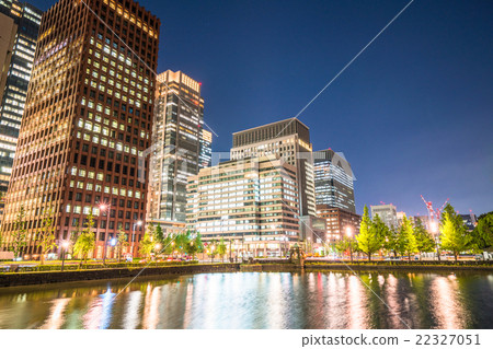[Tokyo] Night view of the Marunouchi office area 22327051