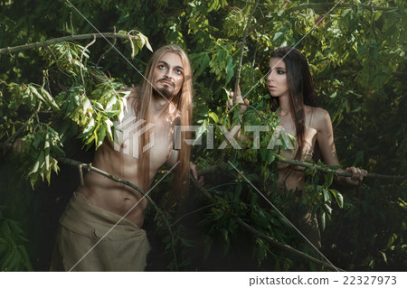 Family lives in the forest. 22327973