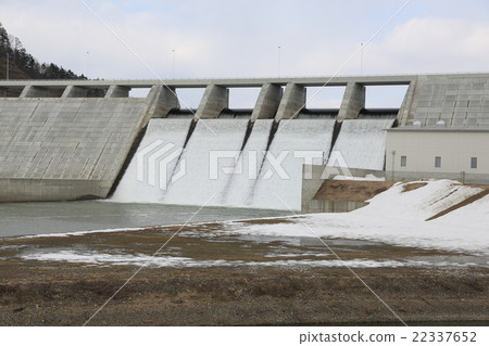 熱水期間熱水壩的排水部分 熱水期間熱水壩的排水部分 22337652