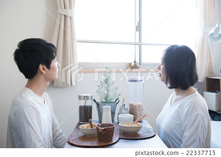 Couple breakfast image 22337715