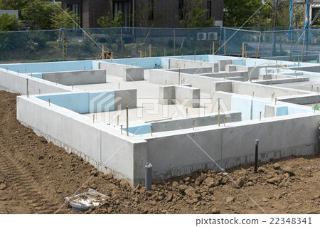 房屋建築工地基礎施工基礎混凝土外保溫方法混凝土內部的硬質聚氨酯泡沫 22348341