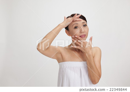 護膚長袍的女人 護膚長袍的女人 22349844