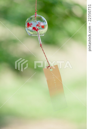 Wind chimes of goldfish pattern that shakes in the style of summer Wind chimes of goldfish pattern that shakes in the style of summer 22350731