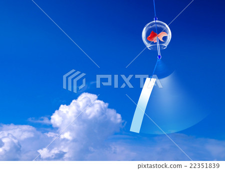 Wind chimes and Ice cloud 22351839