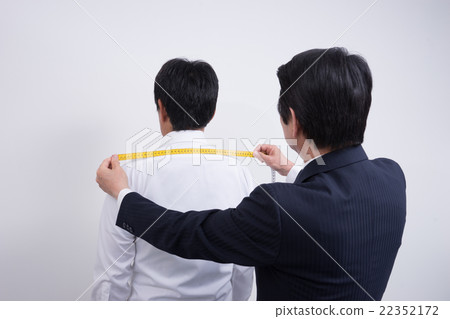 Male man (men's clothes clerk, measuring) 22352172