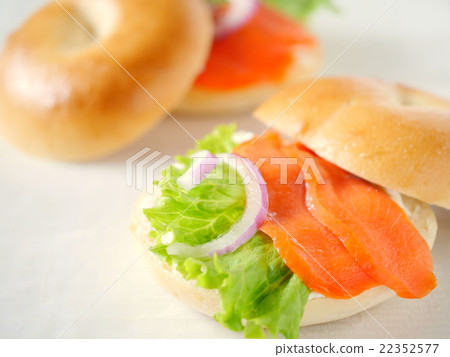 Bagel sand of smoked salmon and cream cheese (horizontal position) Bagel sand of smoked salmon and cream cheese (horizontal position) 22352577