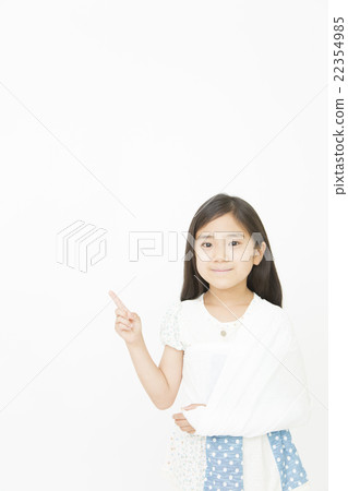 Girls injured their arms Break broken injury Injured Tiger girls elementary school students 22354985