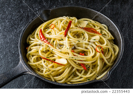  Spaghetti Peperoncino Typical spaghetti peperoncino 22355443
