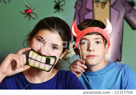 boy and girl halloween party preparation 22357704