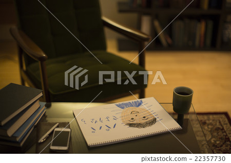 在桌上安置的孩子的圖片 在桌上安置的孩子的圖片 22357730