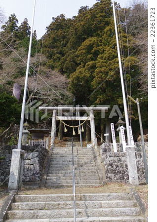 Tatsuno cho Shinmei Shrine Tengu Festival的Shinshu Kamiina神社是一個非物質文化財產指定進場路徑Toritai垂直 Tatsuno cho Shinmei Shrine Tengu Festival的Shinshu Kamiina神社是一個非物質文化財產指定進場路徑Toritai垂直 22361723