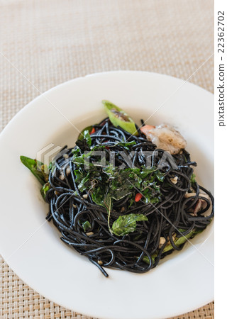 spicy squid ink spaghetti with green mussel  22362702